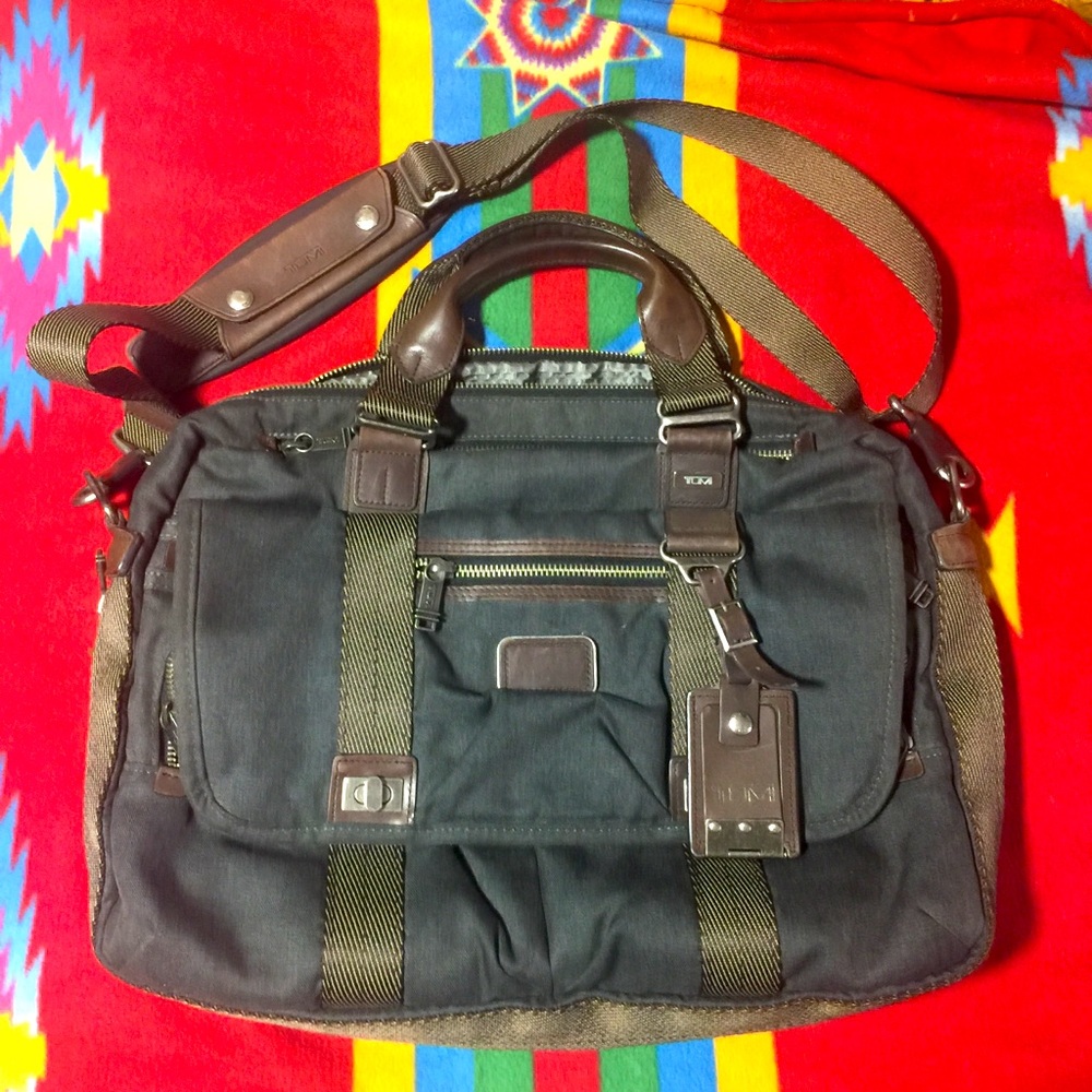 TUMI flawed messenger bag super quality EUC